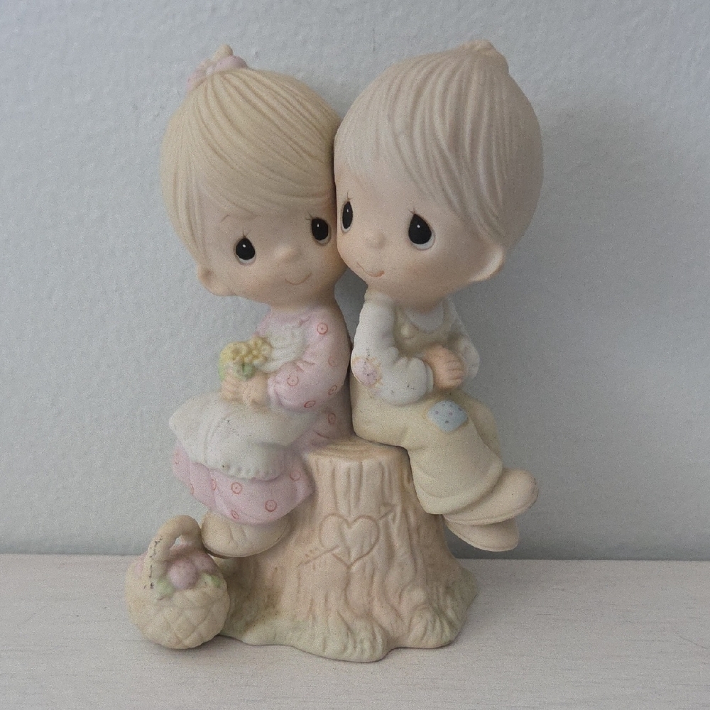 Vintage 1976 Precious Moments Love One Another